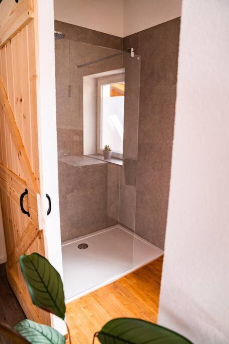 Neu Renoviertes Ferienhaus/Wohnunng Kleine Auszeit Sonnenbühl Buitenkant foto